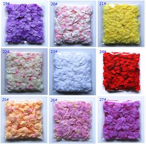 Pétales de <span class=keywords><strong>Rose</strong></span> en Soie de Mariage Pétales de Fleurs Artificielles en Soie pour Mariage Saint-Valentin Décoration de Chambre Décor de Fête - Product Image 4