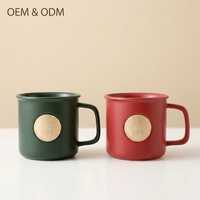 Mug vintage en céramique et acier personnalisé avec logo, style créatif, plaque en bronze, en grès émaillé, couleur cuivre, vente en gros