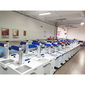 Dây chuyền sản xuất bay 30 Wát CO2 <span class=keywords><strong>Laser</strong></span> đánh dấu máy ngày hết hạn mã hàng loạt máy in <span class=keywords><strong>laser</strong></span> túi nhựa Cáp dây Chai PET - Product Image 2