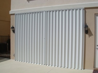 Volets accordéon anti-ouragan en aluminium NFRC TOMA AS2047 CE ISO9001 ISO14001 ISO45001 Série 150 Haute Qualité avec Brevet d'invention