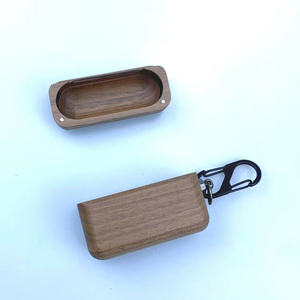 Étui magnétique en bois de bambou pour écouteurs Pro 1ère et 2ème génération - avec crochet de suspension - Product Image 4