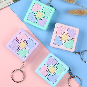 Mini porte-clés carré en PVC avec impression UV, jouet de décompression, fidget spinner, cube magique, console de jeu électronique de mémoire - Product Image 6
