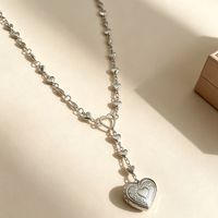 Collier avec pendentif cœur en argent, style doux et cool, accessoire polyvalent pour le cou