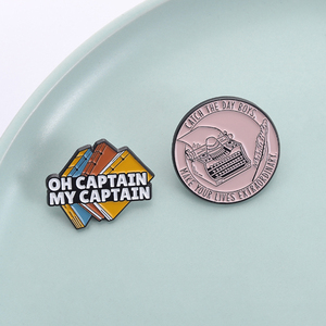 Pin <span class=keywords><strong>de</strong></span> Esmalte con la Frase 'Oh Captain My Captain', Inspirado en la Película <span class=keywords><strong>de</strong></span> Comedia, Broche 'Catch the Day', Insignia <span class=keywords><strong>de</strong></span> Solapa, Joyería <span class=keywords><strong>de</strong></span> Moda al por Mayor - Product Image 1