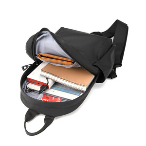Sac de Poitrine Léger et Tendance pour Homme, Style Motard, Sac Banane Multifonctionnel pour Loisirs, Sac Bandoulière Croisé – Vente en Gros - Product Image 4