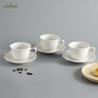 Tasses et soucoupes en porcelaine blanche de 200 ml personnalisables avec logo, en gros de Chine, pour café et thé, à sublimation, en forme de fleur, à prix abordable
