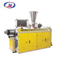 Machine de fabrication de cadres de fenêtres et de portes en PVC de 250 kg/h, machine d'extrusion de profilés en PVC avec moteur AC PLC et boîte de vitesses