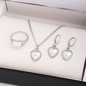 Conjunto de Collar, Pendientes y Anillo de Oro de Moda con Colgante de Corazón, Joyería de Regalo para Mujer - Product Image 2