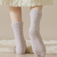 Chaussettes pantoufles en polaire corail doux pour femmes - Antidérapantes pour l'hiver avec logo personnalisé, design thermique confortable, fabriquées en Chine