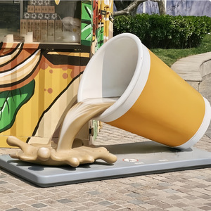 Scultura in Resina Astratta Moderna Grande e Colorata a Forma <span class=keywords><strong>di</strong></span> Bicchiere Gigante, Resistente ai Raggi UV, per Decorazione Giardino, con Logo Personalizzato - Product Image 4