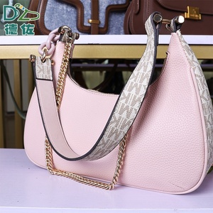 Sacs pour Femmes d'Occasion Premium, Marques et Styles Assortis, Design Tendance pour la Vente en Gros - Product Image 4