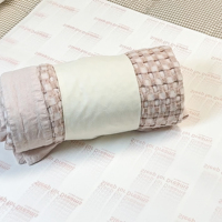 Plaid de lit et de canapé personnalisé en viscose de bambou (65%) et coton (35%), style gaufré, écologique, avec bordure à pompons