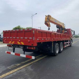 Grúa Montada en Camión Sinotruk 6x4 de 320HP y 14 Toneladas, Suministro Directo de Fábrica para Elevación y Transferencia de Materiales de Tuberías - Product Image 3