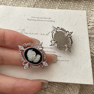 Boucles d'oreilles Camelot Portrait en argent sterling S925, style vintage, luxe léger, reine avec un design de niche de style palais, bijoux en cristal - Product Image 4