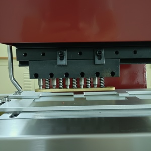 <span class=keywords><strong>Machine</strong></span> à poinçonner les ceintures en cuir hydraulique, <span class=keywords><strong>machine</strong></span> <span class=keywords><strong>de</strong></span> fabrication <span class=keywords><strong>de</strong></span> chaussures, <span class=keywords><strong>machine</strong></span> à poinçonner automatique les ceintures - Product Image 5