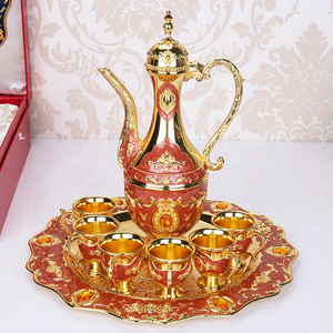 Botella vintage de estilo europeo, juego de vino ruso de estaño coloreado, juego de seis tazas de aleación. - Product Image 3