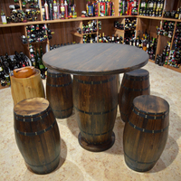 Ensemble de table élégant et classique en forme de tonneau de chêne fait à la main, écologique et durable, pour bars et établissements vinicoles