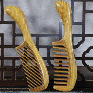 Peine de madera de sándalo verde para masaje del cuero cabelludo, cepillo para el cabello de 15-20 cm para la población en general - Product Image 3