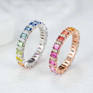 Anillo de Eternidad SGARIT con Gemas Baguette Arcoíris, Oro de 18K, Gemas Naturales Multicolores, Anillo Apilable para Mujer - Product Image 1