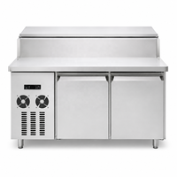 Comptoir réfrigéré pour la préparation de pizzas avec structure robuste pour une utilisation professionnelle en cuisine commerciale et pour pizzeria à fort volume de production