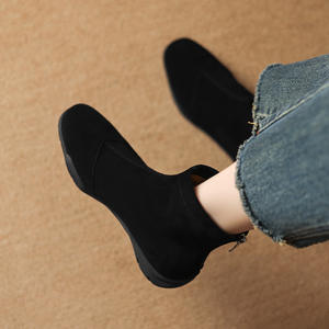 Nouvelles Bottes Plates Rétro pour Femmes Automne-Hiver 2025, Bottes de Marche Extérieures en Daim à Semelle Souple - Product Image 4