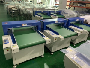 เครื่องตรวจจับเข็มแบบสายพานลำเลียง รุ่น ZL-4003 สำหรับตรวจจับโลหะแตกหักในเส้นทางการผลิตเสื้อผ้าและสิ่งทอแบบอัตโนมัติ - Product Image 4