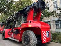 Port Machine utilisé Reach Stacker Kalmar DRF450 DRT450 DRU450 45 tonnes Suède avec une bonne qualité disponible pour la vente conteneur grue