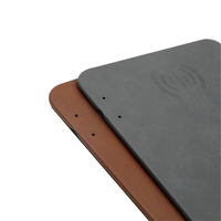 Gravure laser personnalisée en cuir Pu chargeur de charge sans fil tapis de souris de jeu avec support de repose-poignet