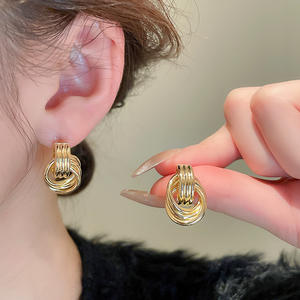 925 चांदी की सुई उच्च गुणवत्ता वाले धात्विक मोड़ नंदीदार व्यक्तित्व ज्यामितीय चक्र कान लड़की - Product Image 3