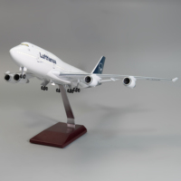 Modèle d'avion en résine à LED Lufthansa Boeing 747-400 47cm 1/150 Modèle réduit d'avion avec support