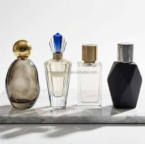 Perfume Masculino con Detalles en Dorado, Aroma Ligero y Duradero, Fragancia Fresca y Amaderada, Set de Regalo en Caja para Navidad - Product Image 4