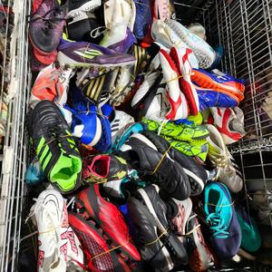 <span class=keywords><strong>Scarpe</strong></span> da Calcio all'Ingrosso: Scarpini da Calcio Usati di Marca Internazionale in Balle - Product Image 5