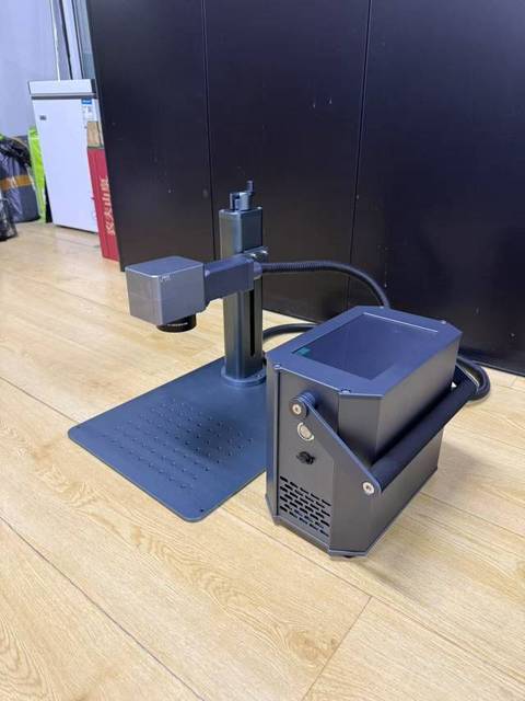 Small Size Portable Mini Handheld Laser Printer Handheld Laser Marking Machine for Metal With Battery