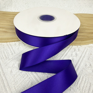 Nastro in Raso Poliestere Intrecciato Floreale di Lusso da 1 Pollice, 100 Iarde, Ecologico e Durevole, Prodotto in Cina per Natale e San Valentino - Product Image 4