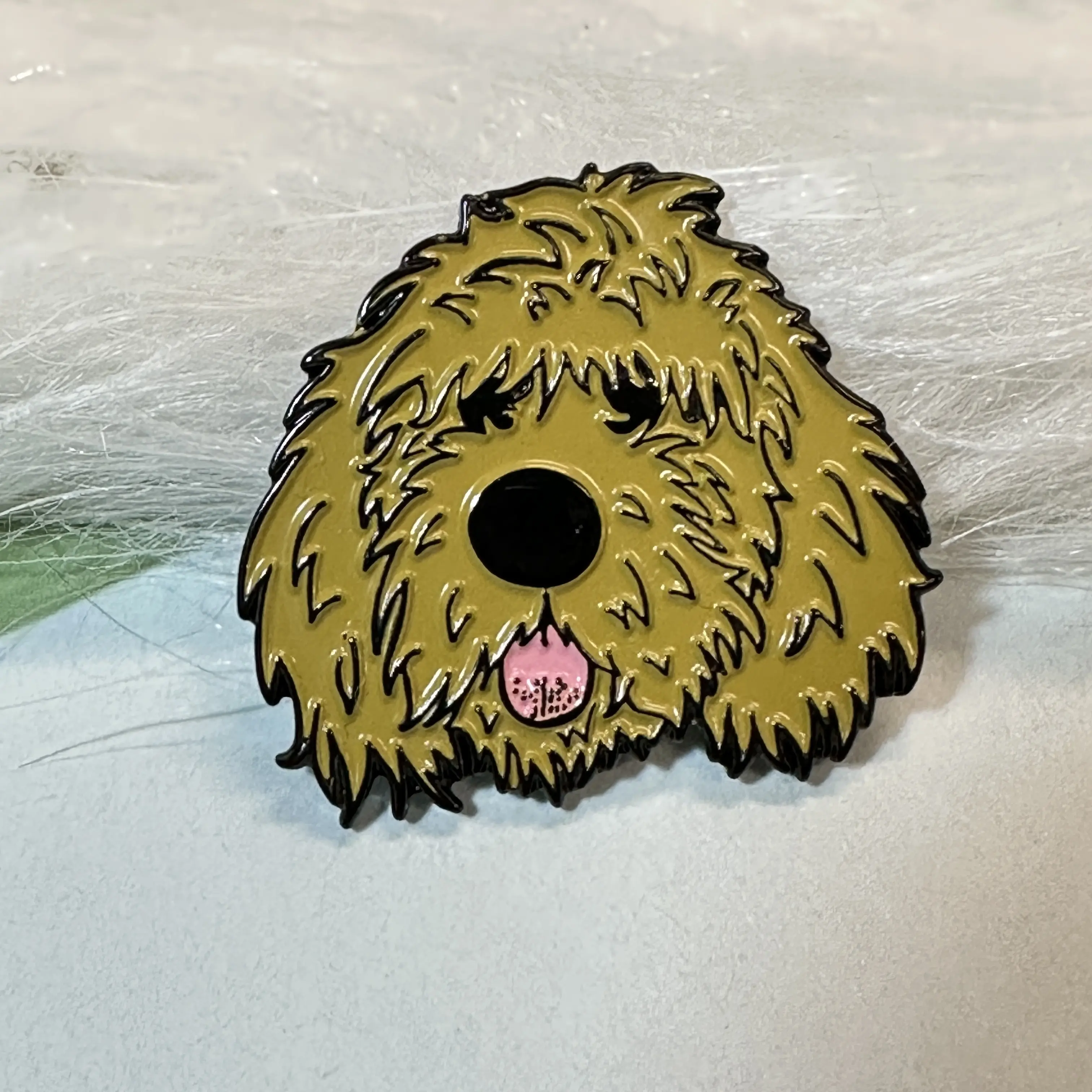 Koleksiyon için özel köpek şapka pin yumuşak ve sert emaye pin çeşitli Set