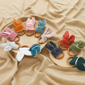 <span class=keywords><strong>Oreille</strong></span> <span class=keywords><strong>de</strong></span> <span class=keywords><strong>lapin</strong></span> en mousseline <span class=keywords><strong>de</strong></span> coton personnalisée poignée d'entraînement pour bébé <span class=keywords><strong>anneau</strong></span> <span class=keywords><strong>de</strong></span> <span class=keywords><strong>dentition</strong></span> en bois <span class=keywords><strong>oreille</strong></span> <span class=keywords><strong>de</strong></span> <span class=keywords><strong>lapin</strong></span> hochet en bois <span class=keywords><strong>anneau</strong></span> <span class=keywords><strong>de</strong></span> <span class=keywords><strong>dentition</strong></span> - Product Image 2