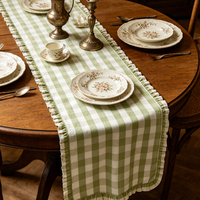 Caminho de Mesa Xadrez de Algodão com Babados Personalizado para Atacado, Toalha de Mesa com Borda Franzida para Decoração de Jantar
