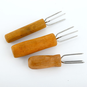 Extenseur de bâtonnets de moxa avec manche en bois et trident en acier inoxydable pour la thérapie de moxibustion XR6097 - Product Image 2