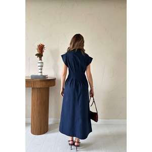 ชุดเดรสผ้ากาบาร์ดีนสีน้ำเงินกรมท่า ปกคอปกแบบพับได้ ทรงตรง สวมใส่สบาย เหมาะสำหรับทำงาน เอวทรงธรรมชาติ ผ้าทอ - Product Image 3