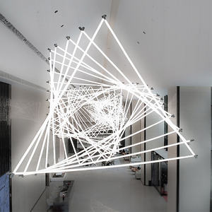 <span class=keywords><strong>Suspension</strong></span> de lustre à <span class=keywords><strong>tube</strong></span> triangulaire au design moderne pour hôtel villa grande lampe à <span class=keywords><strong>suspension</strong></span> LED - Product Image 5