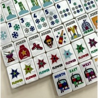 Jeu de Mahjong américain sur le thème du ski d'hiver en acrylique nacré, avec des tuiles de Mahjong personnalisées motif flocon de neige pour les fêtes de fin d'année.