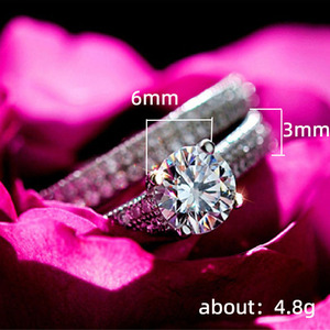 Anello di fidanzamento da donna in argento S925 con diamante sintetico taglio brillante rotondo e pietre laterali per matrimonio - Product Image 5