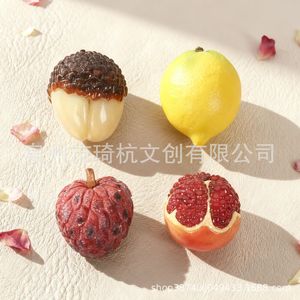 แม่เหล็กติดตู้เย็นรูปมะเขือเทศเชอร์รี่จำลอง แม่เหล็กเรซินสังเคราะห์ทรงกลม ดีไซน์ทันสมัย ของขวัญส่วนตัว - Product Image 4