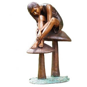 Statua in bronzo <span class=keywords><strong>a</strong></span> grandezza naturale di donna seduta su un fungo per decorazione da giardino - Product Image 1