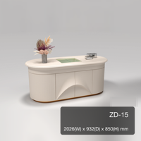 Table îlot de dressing moderne de luxe avec insert en verre vert et façade architecturale en cuir microfibre crème pour elle