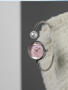 Reloj de Cuarzo de Moda para Mujer con Esfera Pequeña de Lujo y Correa de Perlas con Esfera de Nácar - Product Image 3