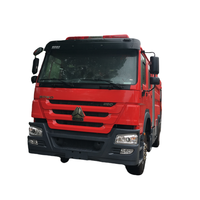 Truk api 4x2 HOWO dengan tangki air Tiffany 7,51m dan pemindahan 9.726L dapat disesuaikan untuk Pemadam Kebakaran Kota dan penyelamatan darurat