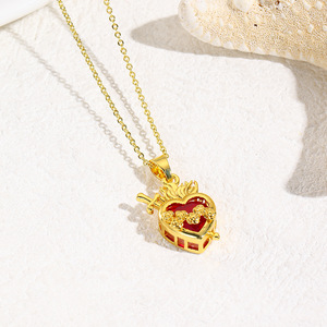 2025 New European and American Personalized Cold Wind <strong>Red</strong> Crown Love Pendant Copper <strong>Necklace</strong> - Product Image 3