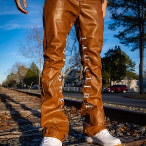 Survêtements décontractés personnalisés de haute qualité pour hommes, ensemble deux pièces : gilet cargo et pantalon en cuir superposé, survêtement de sport en cuir - Product Image 3