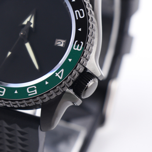 SKX007 นาฬิกาข้อมือผู้ชายรุ่นดัดแปลง ตัวเรือนสแตนเลสสตีลเคลือบ PVD สีดำ พร้อมกลไกอัตโนมัติ NH35  หน้าปัดเรียบไม่มีโลโก้  แสดงวันที่และวันในสัปดาห์  เรืองแสง - Product Image 3